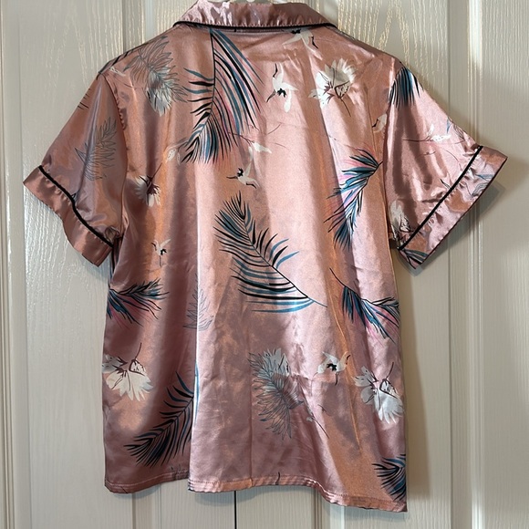 Woman’s Floral Satin Pajama Set  top and shorts size Large Peach color - Picture 3 of 16